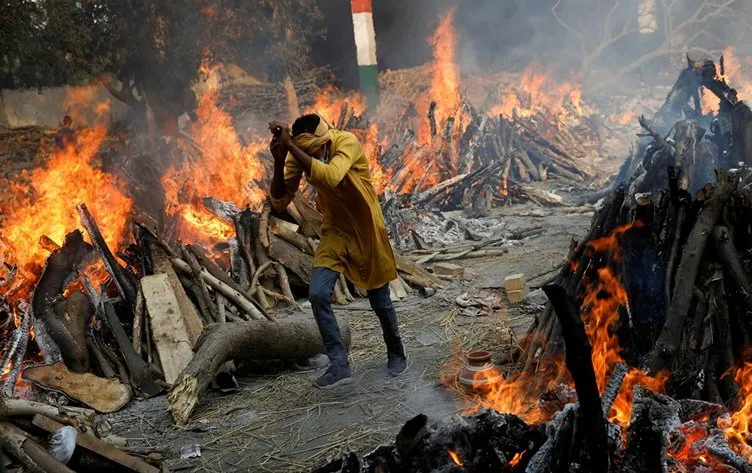 Hindistan alarm veriyor: Büyük Covid-19 dalgası durdurulamıyor! Sokaklar yangın yerine döndü