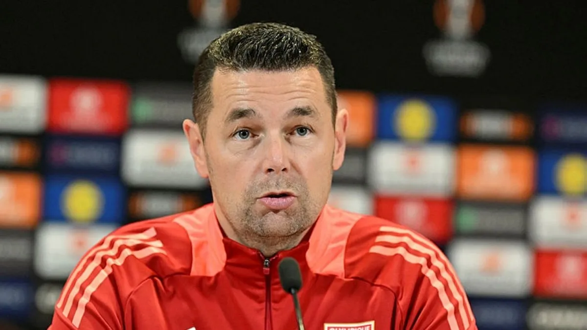 Olimpik Lyon Teknik Direktörü Pierre Sage: “Beşiktaş’ın topa daha az sahip olmasını sağlamalıyız” Olimpik Lyon Teknik Direktörü Pierre Sage: “Beşiktaş’ın topa daha az sahip olmasını sağlamalıyız”