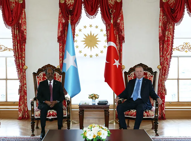 baskan-erdogan-somali-cumhurbaskani-mahmud-ile-gorusuyor-1767106309239.jpeg Başkan Erdoğan: