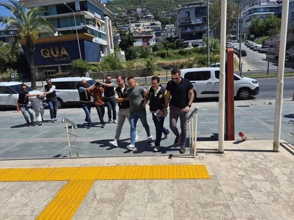 alanyada-cinayet-suphelileri-adliyeye-sevk-edildi-1782733333914.jpg