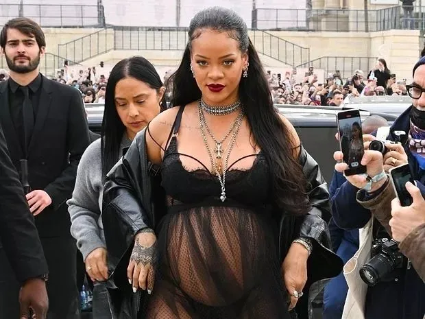 Rihanna doğum yaptı! İşte dünyanın en ünlü bebeğinin fotoğrafı...