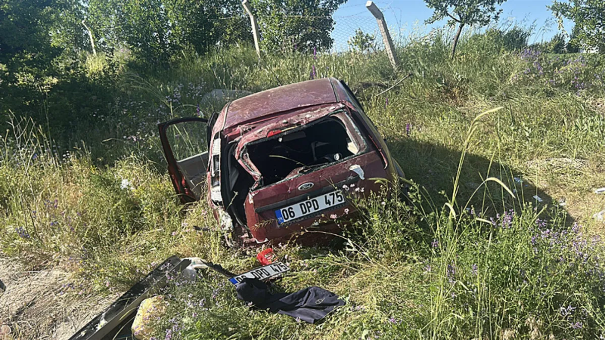 Sivas’ta otomobil şarampole yuvarlandı: 1’i ağır, 3 yaralı! Sivas’ta otomobil şarampole yuvarlandı: 1’i ağır, 3 yaralı!