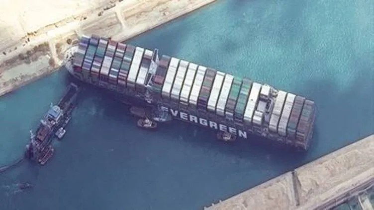 SON DAKİKA: Süveyş Kanalı’nda karaya oturmuştu! Japon firmaya rekor tazminat talebi!