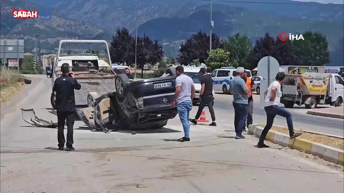 Kontrolden çıkan otomobil takla attı, sürücü yaralı! Kaza anı kamerada videosunu izle Kontrolden çıkan otomobil takla attı, sürücü yaralı! Kaza anı kamerada videosunu izle