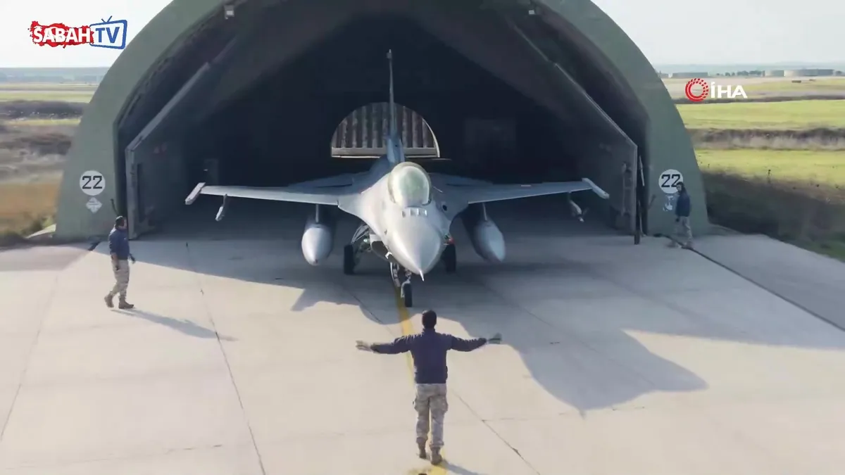 MSB’den elektronik harp destekli ‘çok uçaklı taarruz’ eğitimi | Video videosunu izle MSB’den elektronik harp destekli ‘çok uçaklı taarruz’ eğitimi | Video videosunu izle