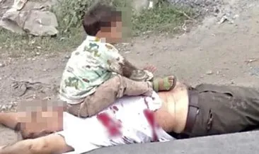 Sosyal medyayı ayağa kaldıran fotoğraf! Keşmir’de öldürülen dedesinin göğsünün üzerine oturan 3 yaşındaki çocuk ...