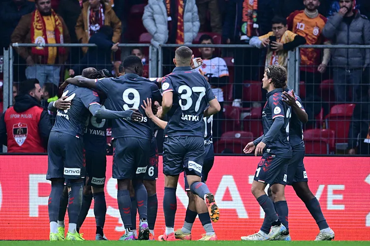 Son dakika haberi: Usta isim, Galatasaray-Samsunspor maçındaki o pozisyon için son noktayı koydu! Yapı yok penaltısı