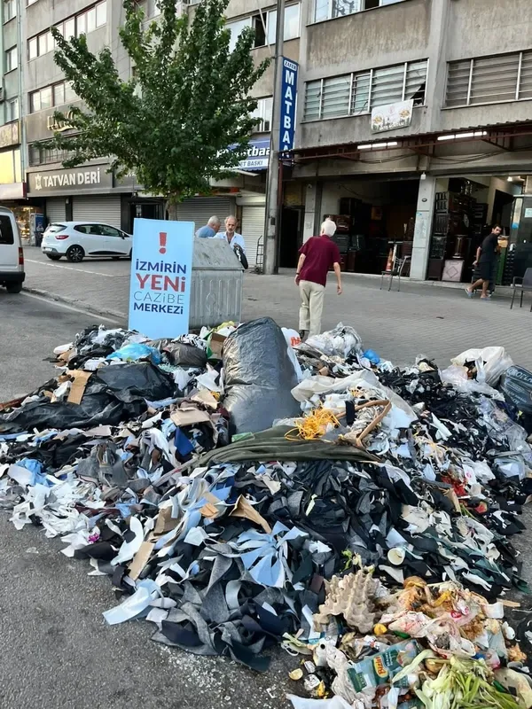 AK Parti İzmir Pankart