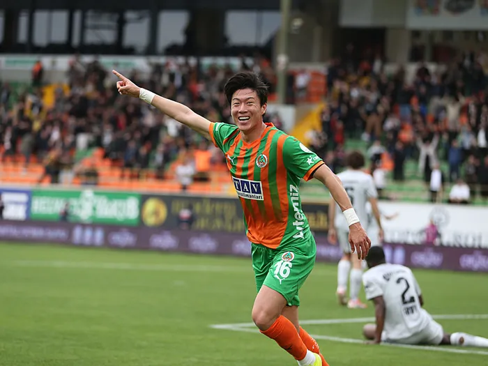 alanyaspor-kocaelispor-karsisinda-5-golle-galip-1773845528465.jpeg