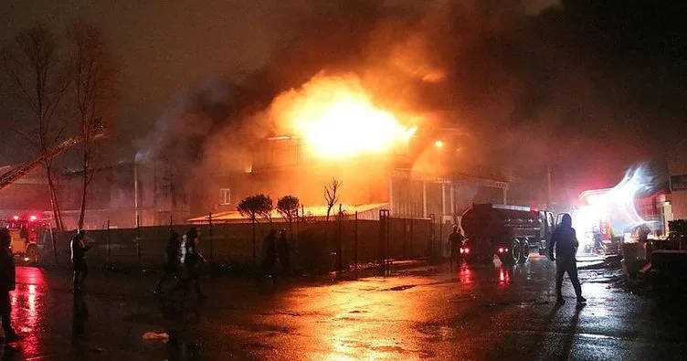 Sakarya’da yangın: 5 dükkan alevlere teslim oldu