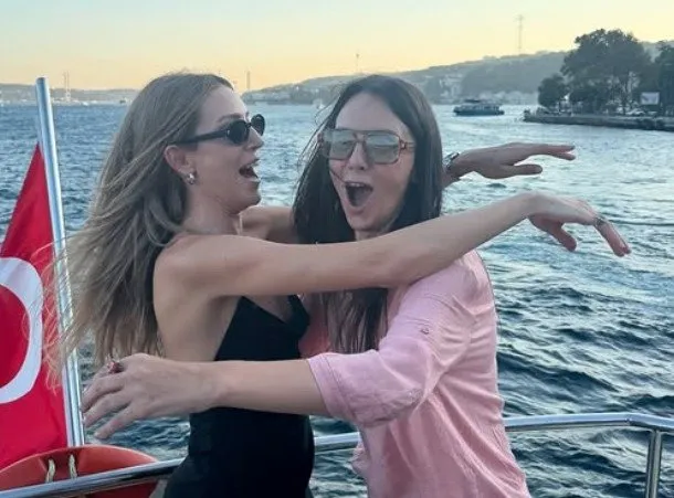 Anneliğiyle bir kez daha hayran bıraktı! Sinem Kobal ve kızı minik Leyla sosyal medyayı salladı! Böyle güzellik görülmedi