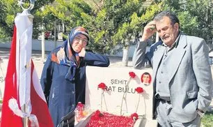 Hainlerin karşısına dikildi kahramanca şehit düştü