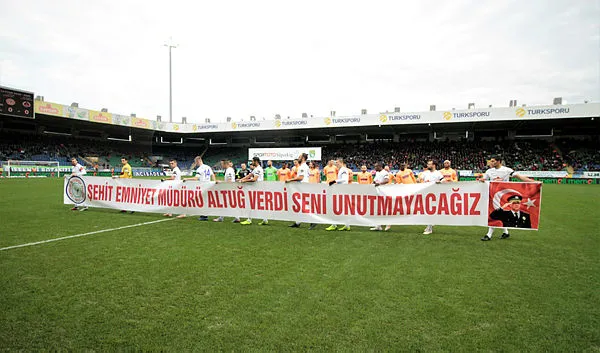 Åehit Emniyet Müdürü AltuÄ Verdi için gözyaÅlarını tutamadı