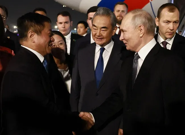 once-trump-simdi-putin-rusya-devlet-baskani-resmi-ziyaret-icin-pekinde-1779208119477.jpg Önce Trump şimdi Putin! Rusya Devlet Başkanı resmi ziyaret için Pekin'de