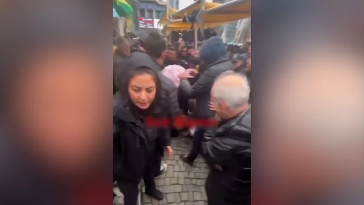 Ferdi Tayfur’un büyük oğlu Timur Turanbayburt cenaze törenin baygınlık geçirdi! İşte o anlar...