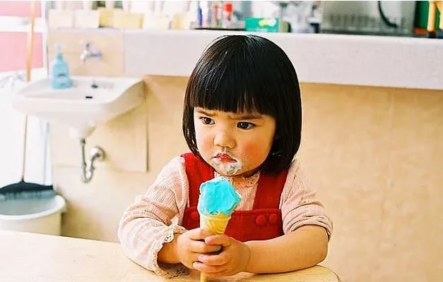 Dört yaşındaki Japon gezgin