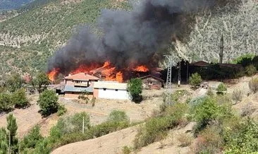 Kastamonu’daki köy yangını devam ediyor: 10 ev, 3 ahır yandı