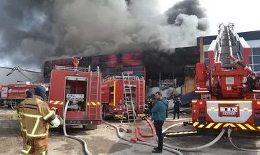 Aksaray’da fabrikada yangın çıktı! Panik anları kameraya yansıdı