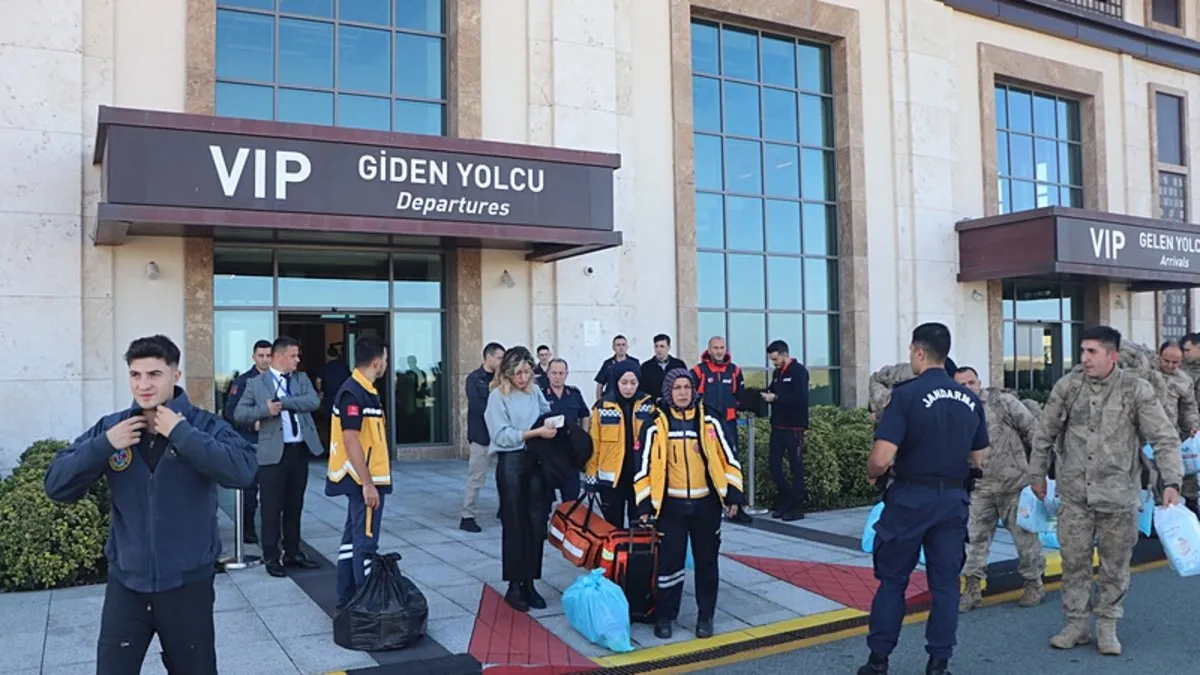 Rize’de Çamlıhemşin’in yaylalarına yardımlar helikopterle taşınıyor