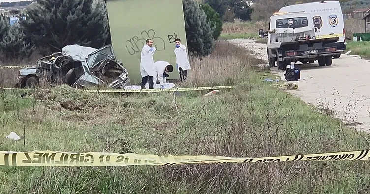 Bariyerlere çarpan araçta 2 can gitti