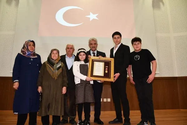 kirikkalede-sehitler-anildi-devlet-ovunc-madalyasi-ve-beratlari-takdim-edildi-1742309972319.jpg