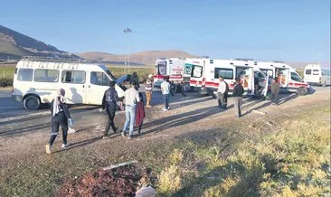 Işçileri taşıyan minibüs tankerle çarpıştı: 15 yaralı