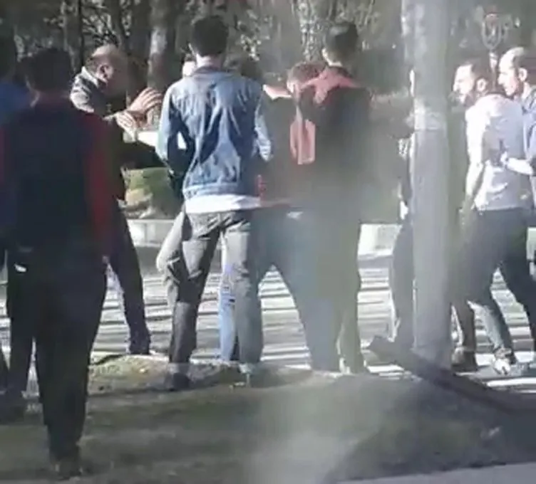 Üniversite kampüsünde genç kızın fotoğrafını çeken adamı dövdüler