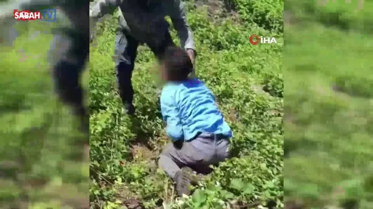 Adana'da yüzü kasklı adam iki kişiyi sopayla öldüresiye darp etti! Kan donduran işkence kamerada | Video