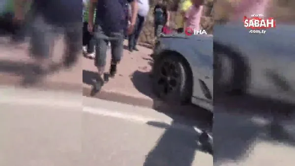 Adana’da lüks otomobil otobüs durağına çarptı: 7 yaralı | Video