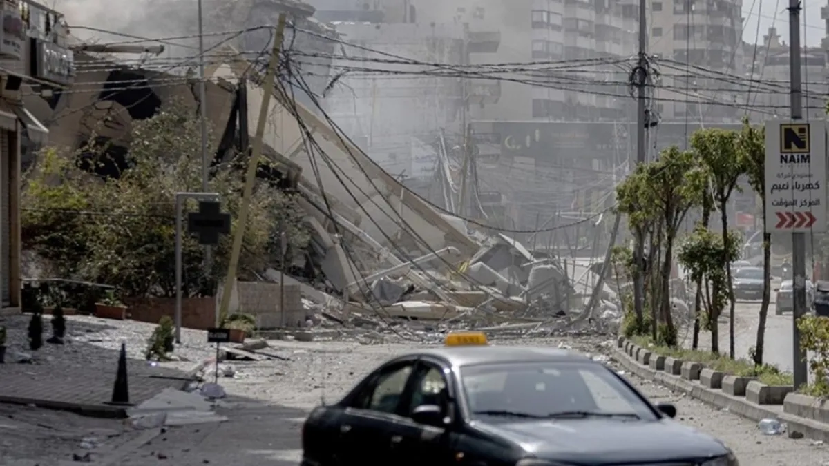 İsrail’den Beyrut’ta psikolojik savaş: Halkı Hizbullah’a karşı kışkırtan bildiriler attılar İsrail’den Beyrut’ta psikolojik savaş: Halkı Hizbullah’a karşı kışkırtan bildiriler attılar