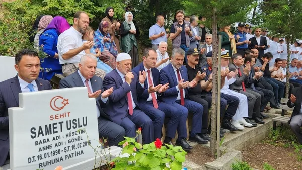 15-temmuz-sehidi-samet-uslu-kabri-basinda-dualarla-anildi-1752568759494.jpg