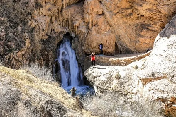 Van'ın 'Pamukkalesi' ziyaretçilerini ağırlıyor