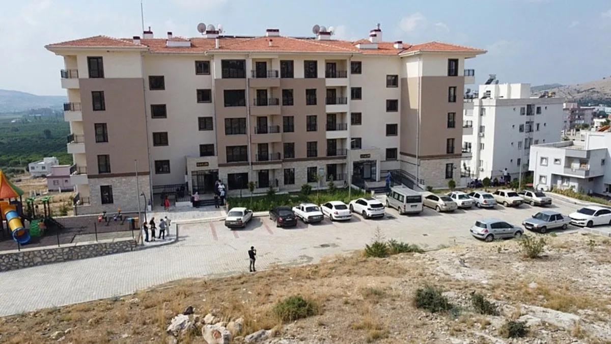 Orman yangınında evi yanan aileler, yeni evlerine kavuştu… Devletimiz sağ olsun, bize sahip çıktı