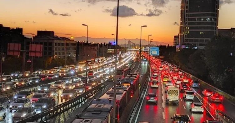 İstanbul’da haftanın ilk günü trafikte yoğunluğu