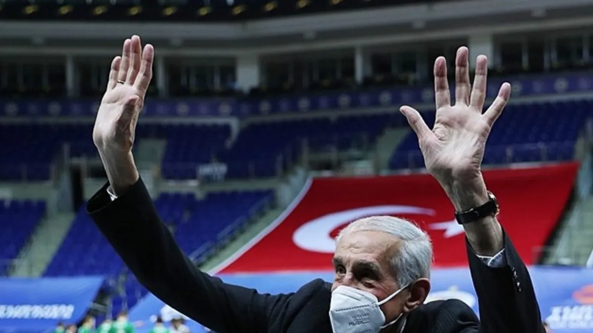 Fenerbahçe’nin acı günü: Hüseyin Kozluca vefat etti! Fenerbahçe’nin acı günü: Hüseyin Kozluca vefat etti!