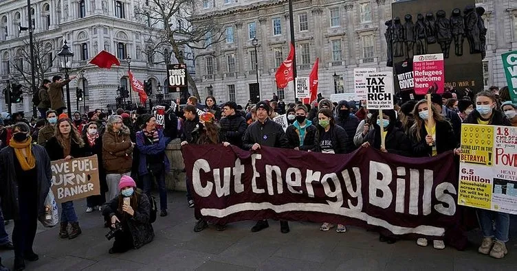 İngiltere’de hayat pahalılığına Londra’da protesto: Johnson’a istifa çağrısı!