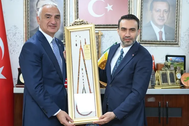 mersin-turizmde-cazibe-merkezine-donusuyor-bakan-ersoy-rakamlari-paylasti-1778336652551.jpg