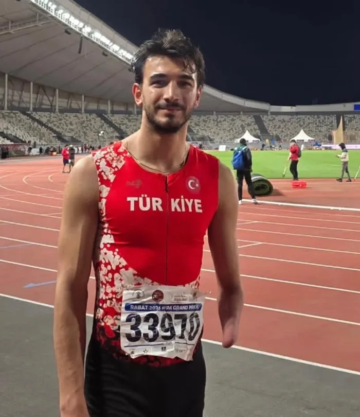 gonullerin-sampiyonu-elanin-mutlulugu-bir-madalyadan-daha-degerli-1786336401288.jpg