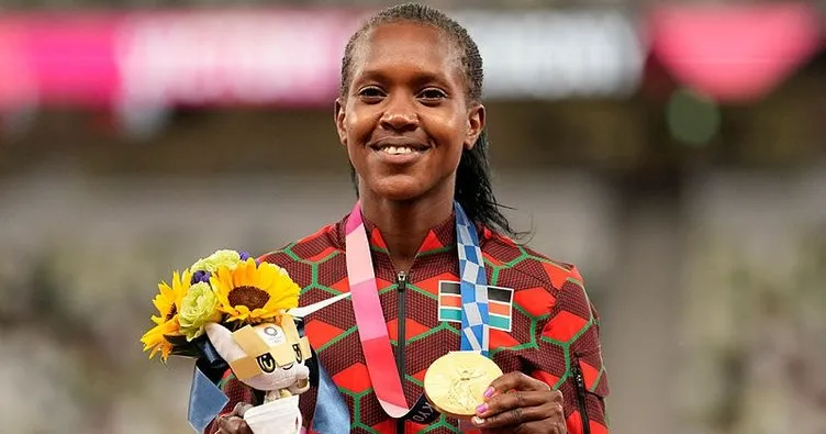 Faith Kipyegon olimpiyat rekoruyla altına uzandı