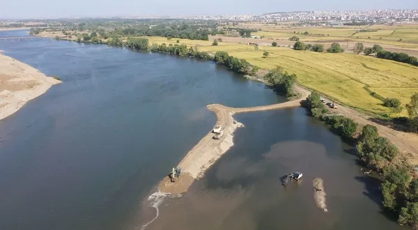 edirnede-3-nehirde-taskin-temizligi-1729508850486.jpg