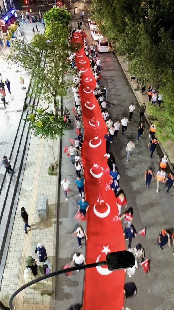 siirtte-15-temmuzun-10-yilinda-binlerce-vatandas-demokrasi-icin-yurudu-1784148604821.jpg