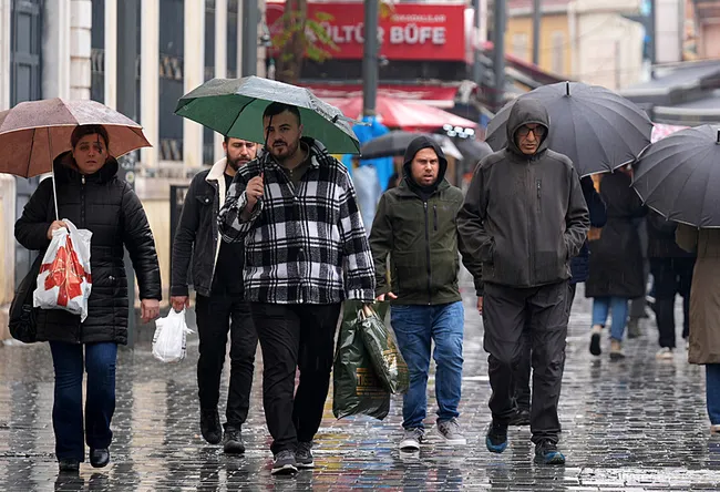 son-dakika-meteorolojiden-hava-durumu-uyarisi-istanbul-dahil-44-il-icin-sari-alarm-verildi-saganak-yagmur-ve-k-1775796610847.jpeg