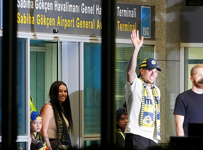 son-dakika-haberi-fenerbahcenin-yeni-yildizi-ederson-istanbulda-1756795512842.jpg