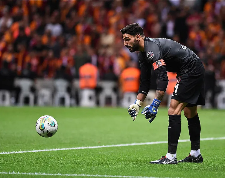 Son dakika Galatasaray haberi: İmzalar sonrası bir bomba daha! İşte Aslan'ın 7. transferi...