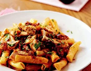 MACCHERONİTavuklu ve Kurutulmuş Domatesli Makarna