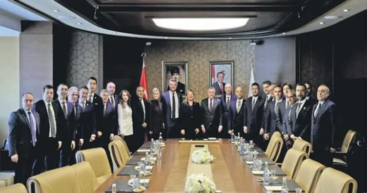 Amatöre hizmete devam