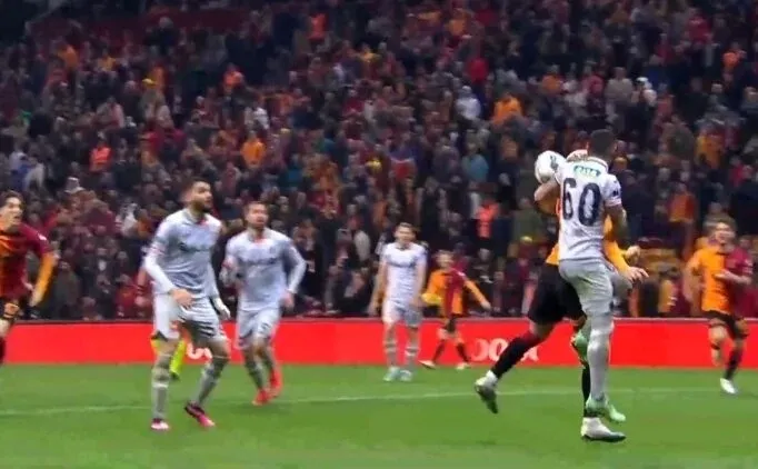 Son dakika haberi: Galatasaraylı futbolcular çılgına döndü! Ali Sami Yen'de olaylı gece...