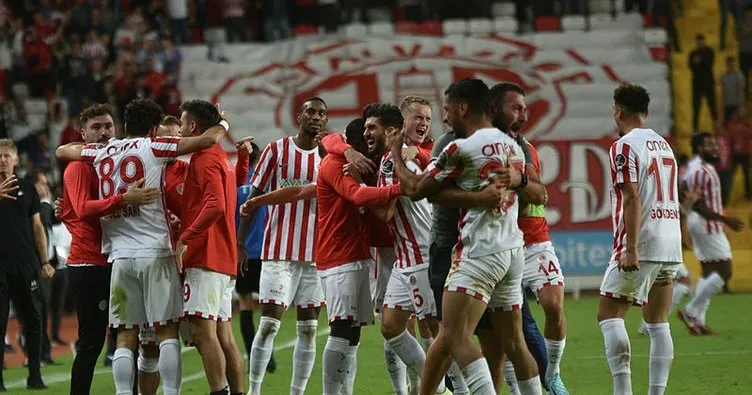 Antalyaspor geriden geldi maçı kazandı! Nuri Şahin’in ekibinden 6 maç sonra galibiyet...