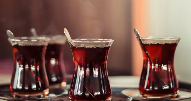 Çay demlerken sakın bu hatayı yapmayın! Demliği doldurmadan önce muhakkak...
