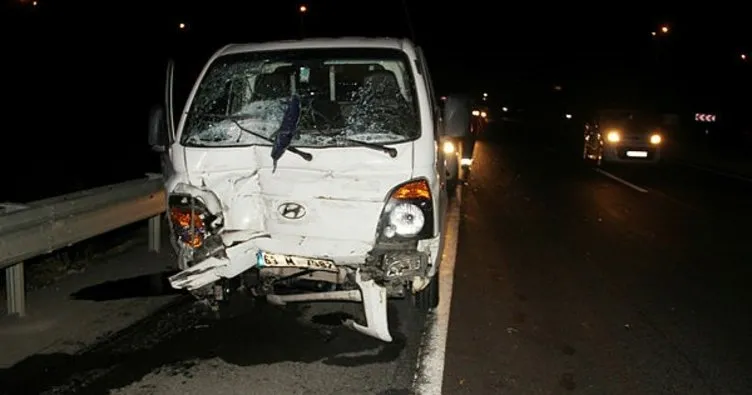 Kamyonet, hafif ticari araç çarptı: 9 yaralı